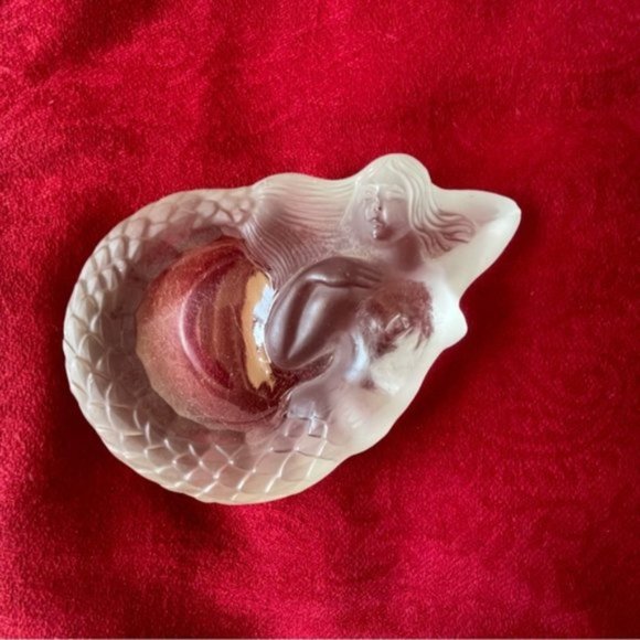 Vintage Frosted Mermaid Art Glass Ashtray/Trinket Dish - Picture 2 of 8